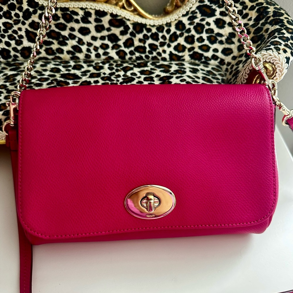 Coach pink leather Crossbody Bag with Gold Chain
